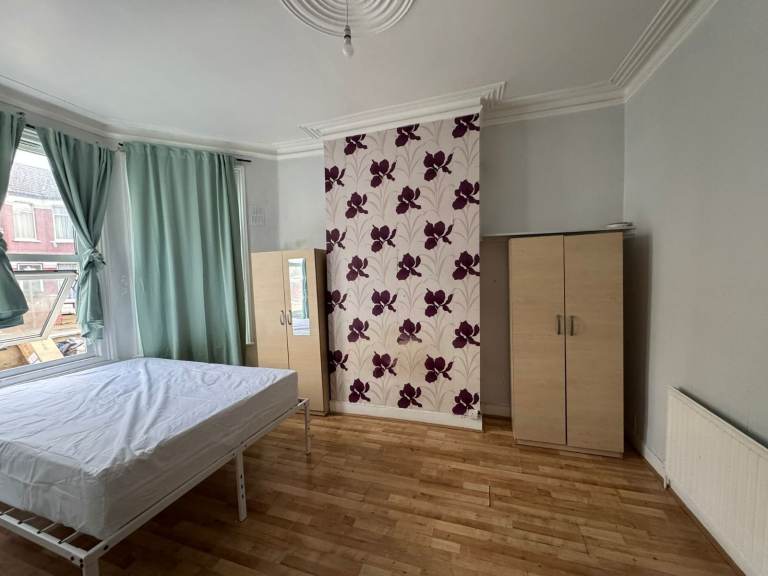 CLEAN DOUBLE ROOM IN MANOR HOUSE - MOVE IN TODAY 🏠
