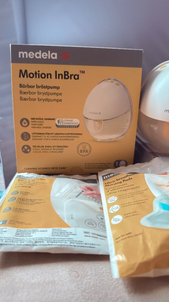 Medela Motion InBra Breast Pump & Nursing Pads - New