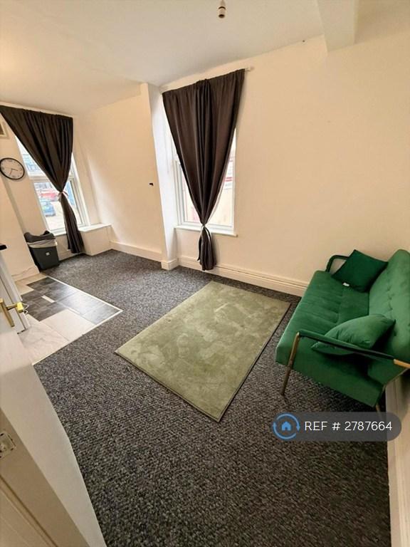 1 bedroom flat in Market Street, Clay Cross, Chesterfield, S45 (1 bed) (#2787664)