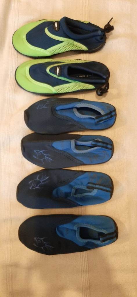 Aqua shoes size size 11 / 11 / 12