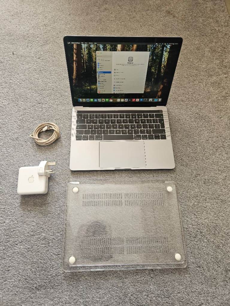 Macbook Pro 2018 13 Inch Touchbar 256GB SSD 86 Cycle Count