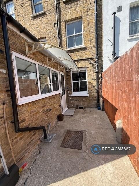 3 bedroom house in Henshaw St, London, SE17 (3 bed) (#2813887)