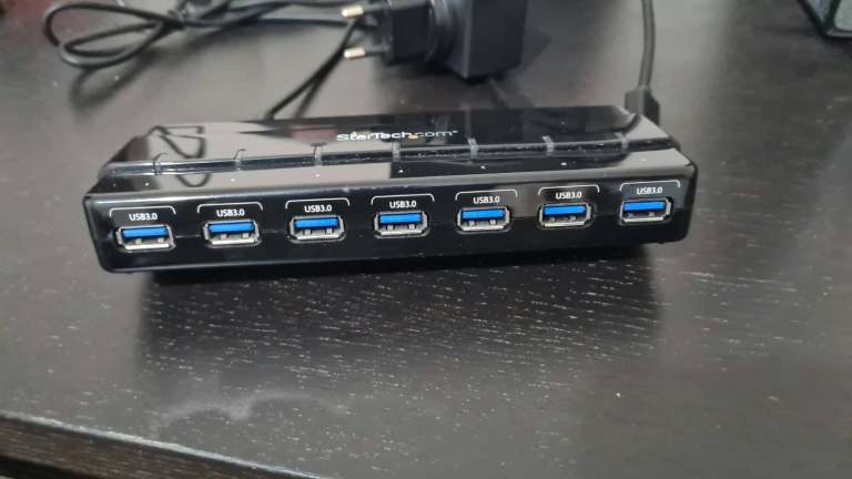 StarTech7-Port USB 3.0 Hub with Power Adapter – Mint Condition