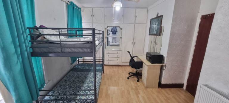 Large Room to Rent