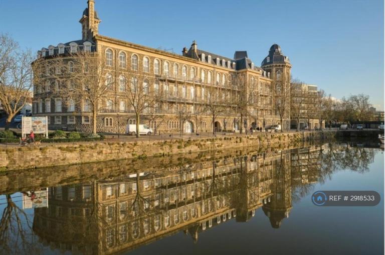 2 bedroom flat in Guinea St, Bristol, BS1 (2 bed) (#2918533)