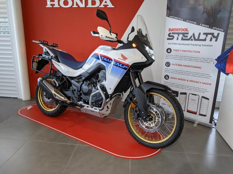 HONDA XL750 TRANSALP WHITE/GOLD WHEELS LOW MILES PLENTY OF EXTRAS SUPERB BIKE