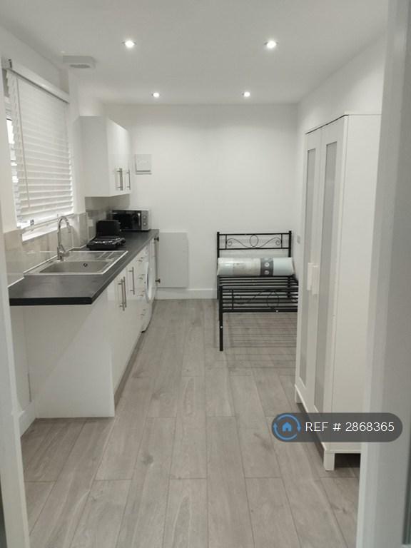 Studio flat in Colonial Road, Feltham, TW14 (#2868365)