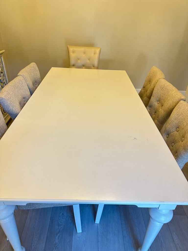 Royal white dinning table 200x100 + 7 chairs - Excellent conditon