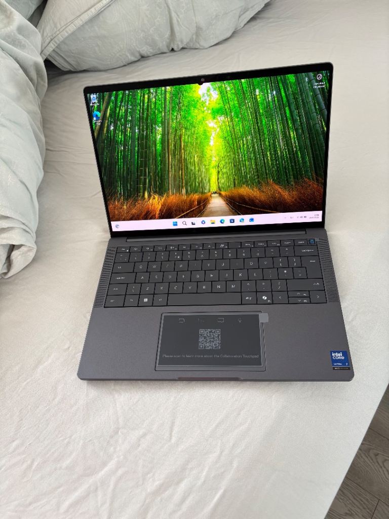 BOUGHT SEP 2025,VERY SMALL BLACK DOT ON TOP SCREEN(SEE PIC) DELL PRO 14 PREMIUM LAPTOP,ULTRA 7,32GB