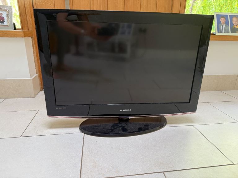 Samsung 32 inch TV