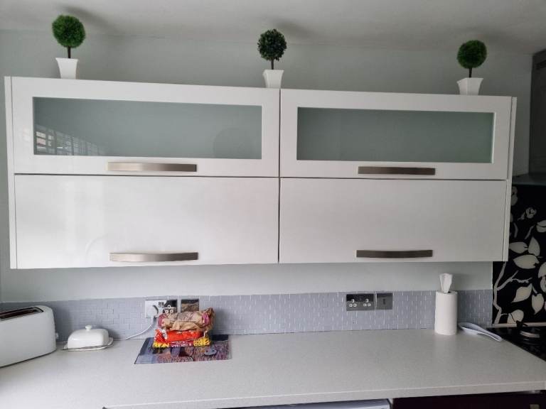 Kitchen wall cabinets