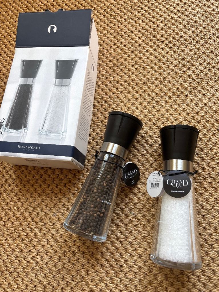Salt and pepper grinder 