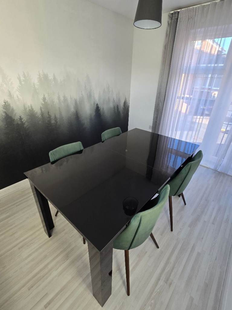 CARINGLY DISMANTLED Black Gloss Extendable Dining Table