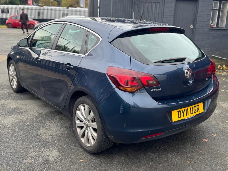 2011 Vauxhall Astra 1.6i 16V SE 5dr HATCHBACK Petrol Manual