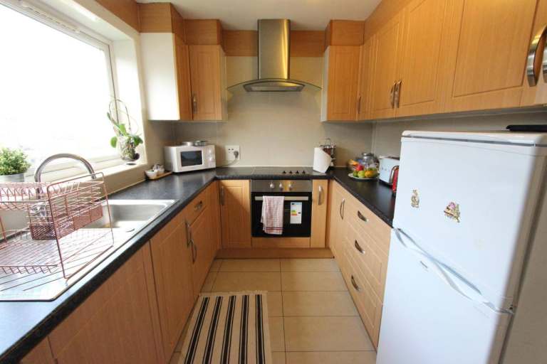 N11 2 Bed Flat N11. AVAILABLE NOW. ARNOS GROVE, NEW SOUTHGATE.