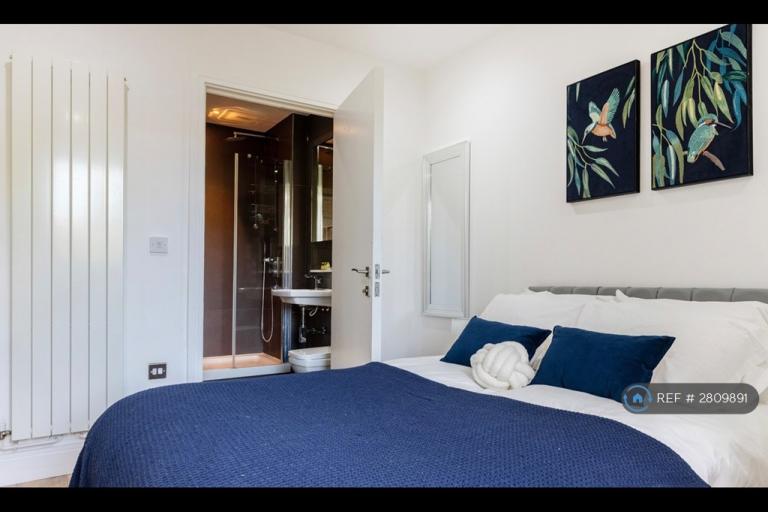 Studio flat in Long Stay Luxury Studio Close To Canary Wharf, London, SE13 (#2809891)