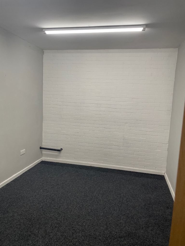 1 room available to rent 