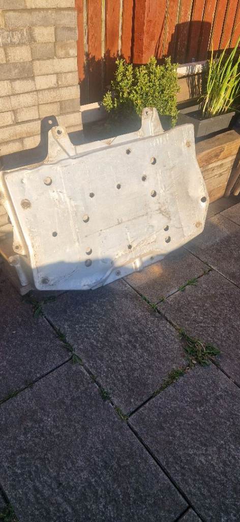 Land Rover Discovery 5 2.0 engine undertray cover 
