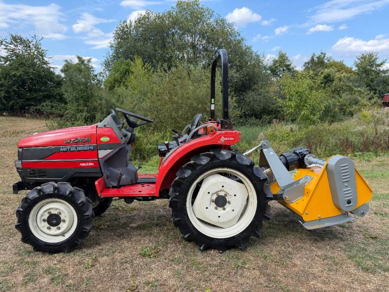 MITSUBISHI MT201 4WD Compact Tractor & New RAPTOR X 4ft Flail Mower