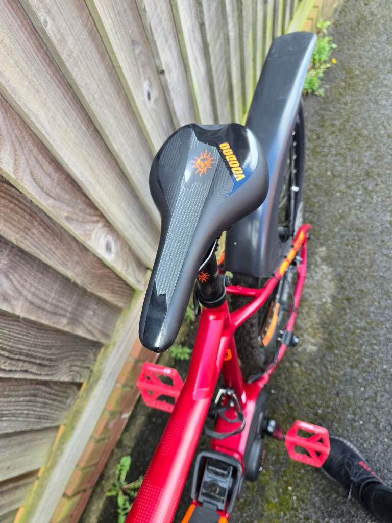 Voodoo Bizango Bosch Ebike - *rare red colour way* 29inch wheels pedal assist