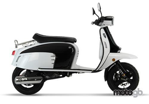 ROYAL ALLOY GT 125cc A Modern Classic Retro Automatic Moped Scooter