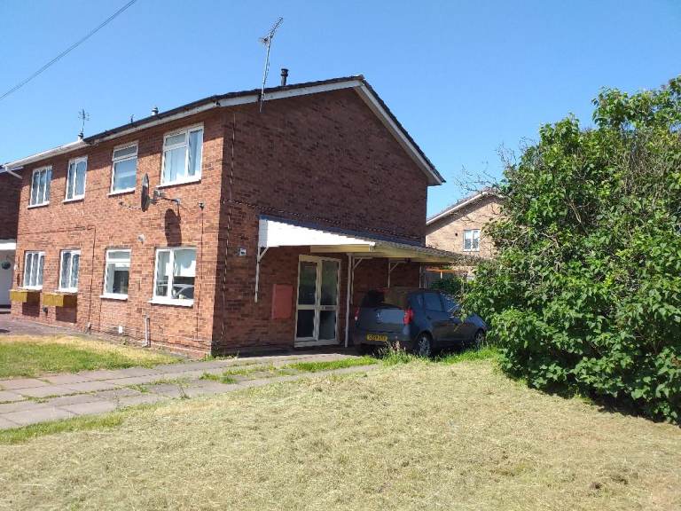 3 bed room house available b43 5th