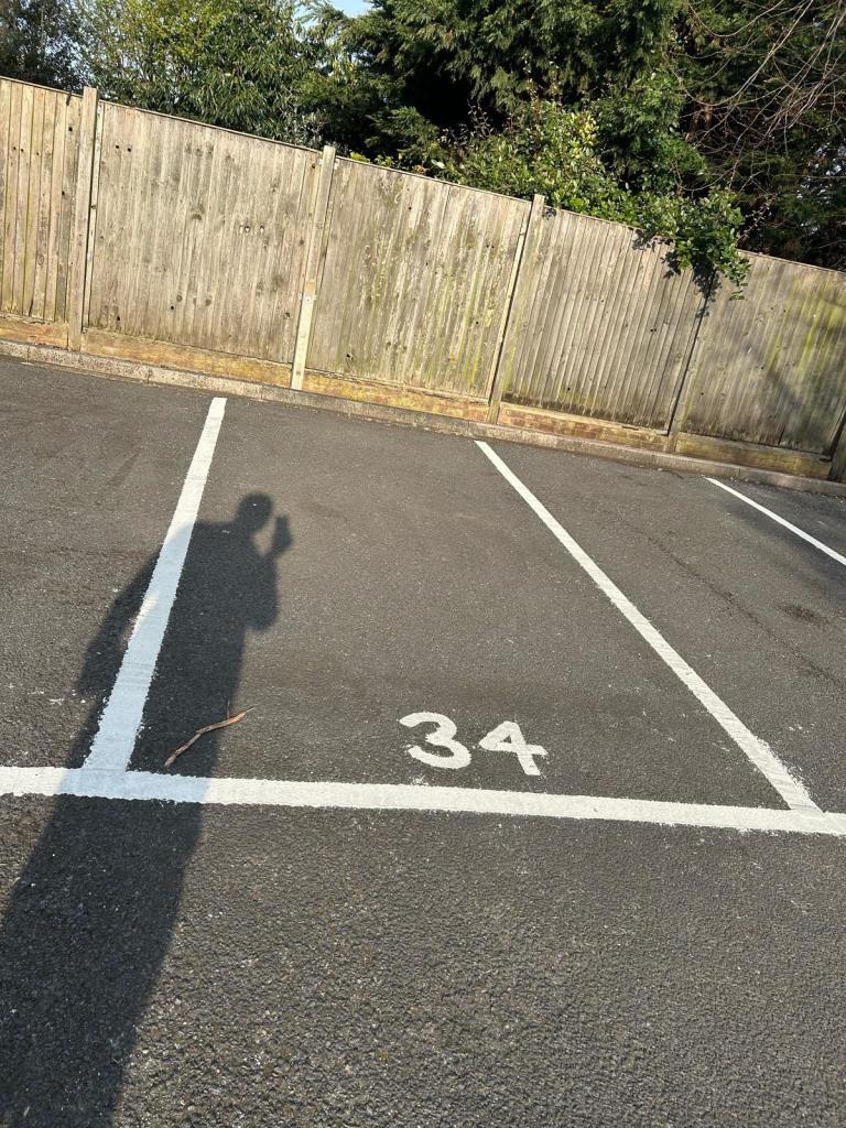 Secure gated parking spot- Prime Streatham Location 