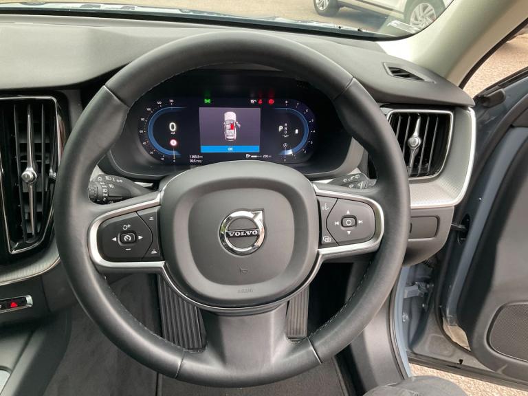 2023 Volvo XC60 2.0 B5p Core 5Dr Awd Geartronic SUV Petrol Automatic