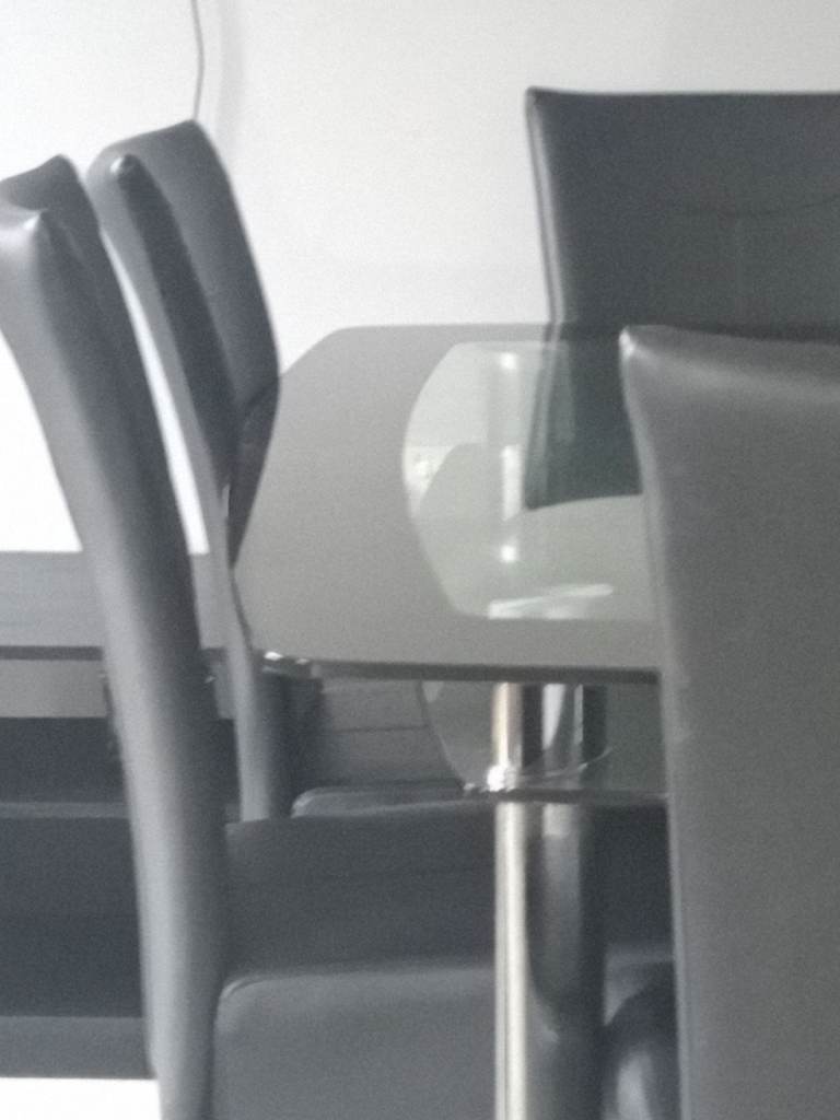 Large 6 seat dining table 