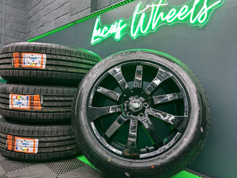 Land Rover Freelander 2 19 inch HST’s powder coated Gloss Black Alloy wheels & NEW tyres!