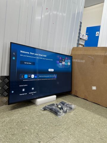 2025 Samsung 43 Inch Crystal UHD 4K Smart TV Crystal Processor 4K Gaming Hub READ DESCRIPTION in Leicester, Leicestershire