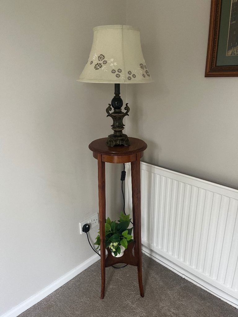 Jardiniere display table, oak