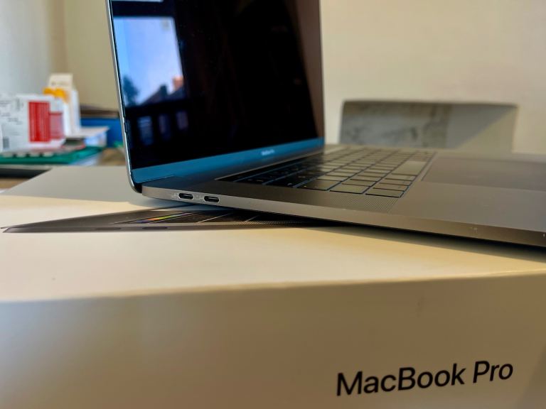 🔥MacBook Pro 15,4" Retina, 16GB mem, 1TB, boxed 2016, BRAND NEW Motherboard nad Battery 