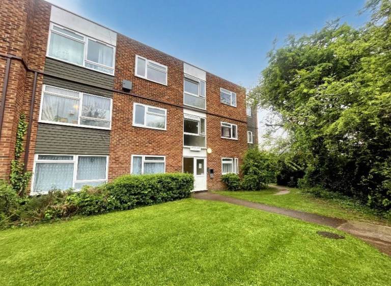 2 Bedroom Flat - Town Centre