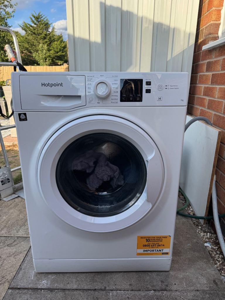 Hotpoint Washing Machine 7kg - White, Good Condition