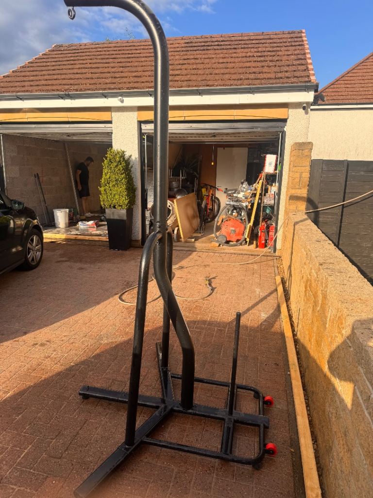Black Punch Bag Stand – Good Condition