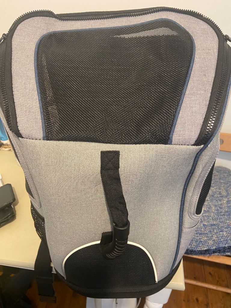 Dog carrier / back pack for small sized dog or cat 