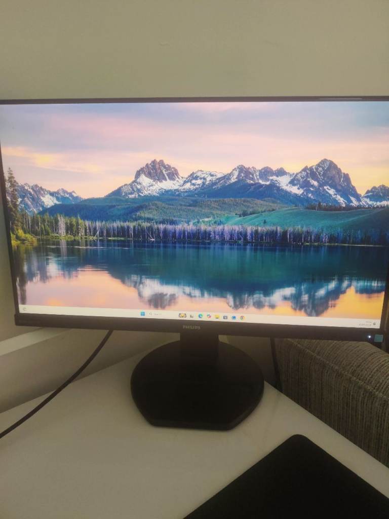 Philips 24 inch Full HD IPS Monitor – Great Condition