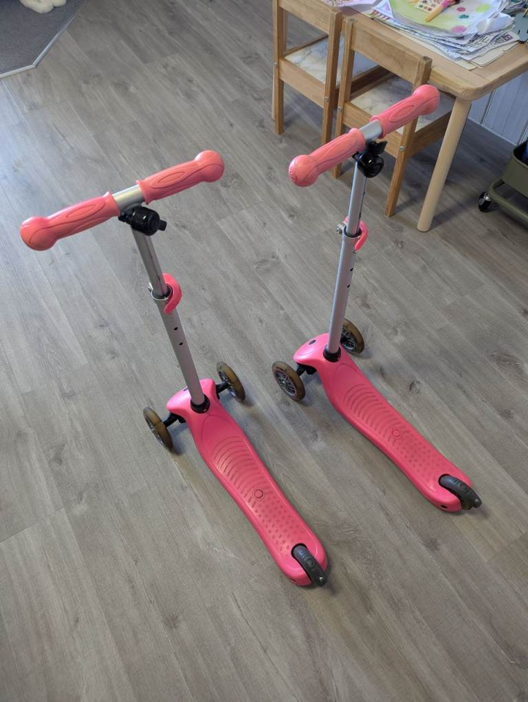 Globber Primo Lights Kids Scooter - 3 Wheeled Adjustable In Pink