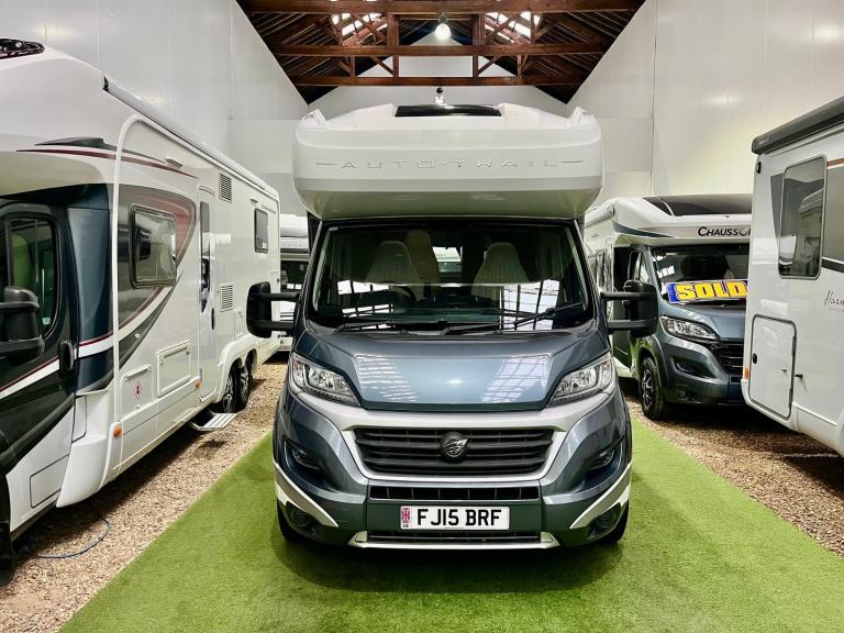 AUTOTRAIL TRACKER RB / ISLAND BED / 4 BERTH / 150 BHP / 2015 / MOTORHOME 