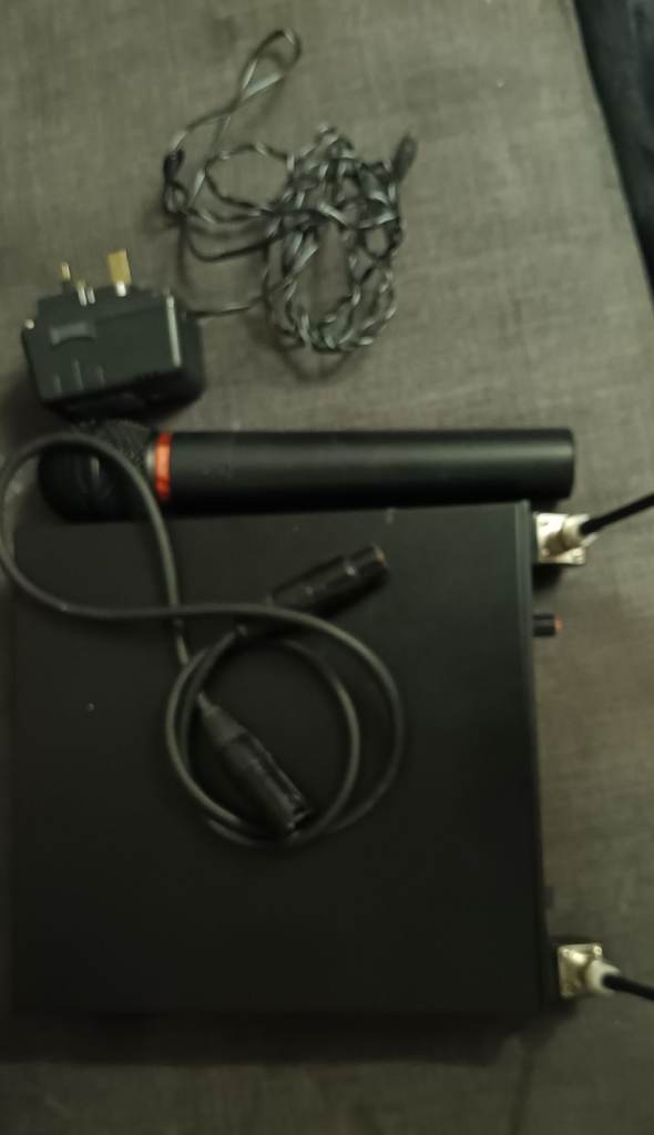 Audio Technic's ATW-R14 UHF Diversity radio mic in good working order 