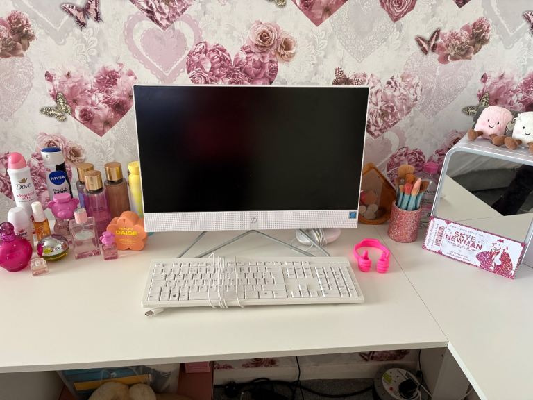 HP All-in-One Desktop PC with Keyboard – Good Condition