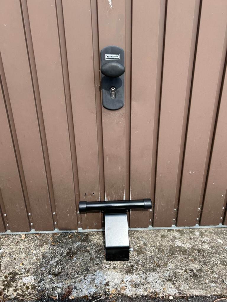 Extra secure and dry garage for long term rent 5 minutes from Andover centre