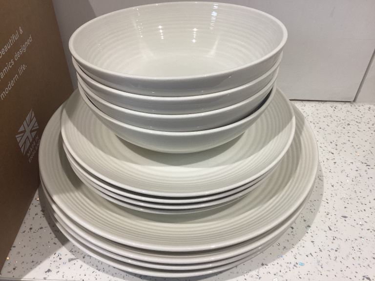Royal doulton Gordon Ramsey Maze dinner service 12 piece set white 