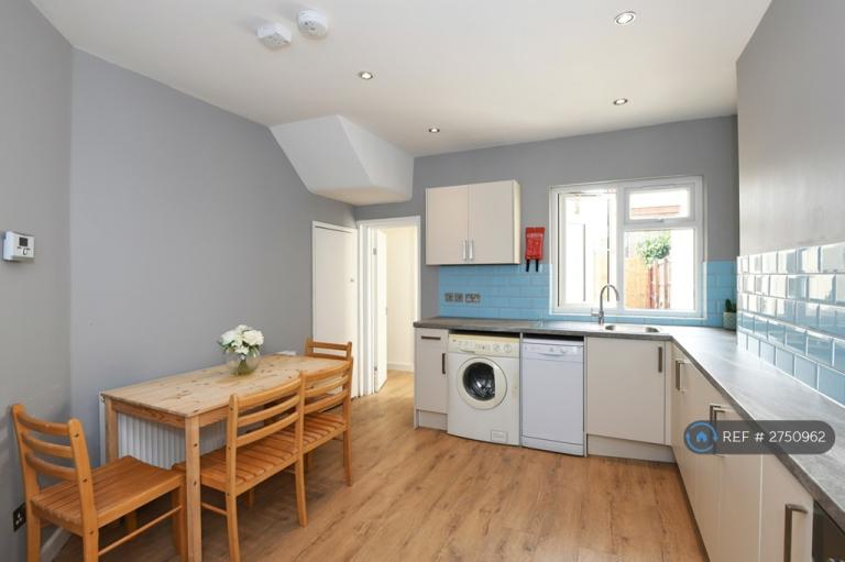 3 bedroom house in Claypole Road, London, E15 (3 bed) (#2750962)