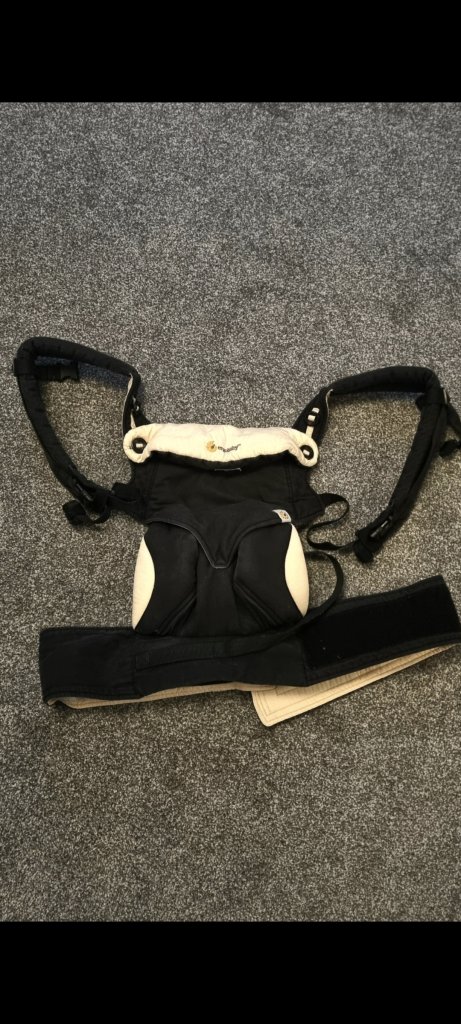 Ergobaby 360 Baby Carrier with infant insert