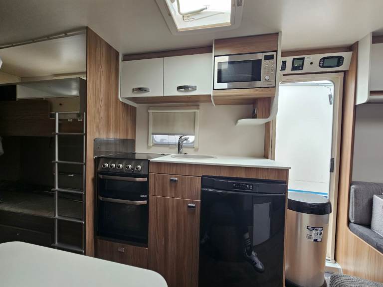 SWIFT Sprite Major 6 TD 6 Berth End Bedroom 2018 in very good condition. 