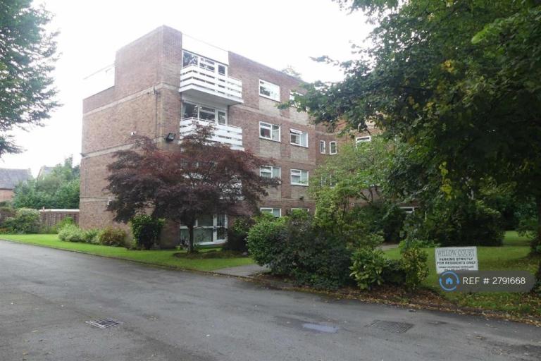 3 bedroom flat in Willow Court, Manchester, M14 (3 bed) (#2791668)