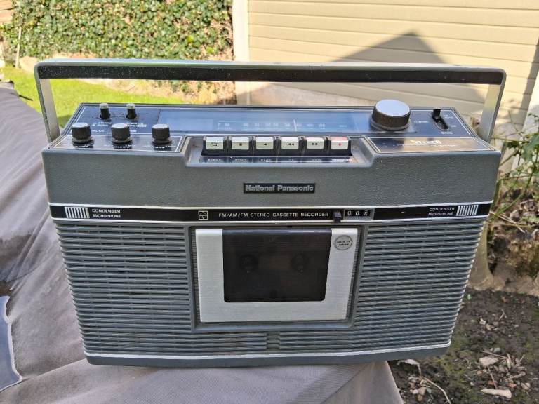RETRO RADIO CASSETTE PLAYER 