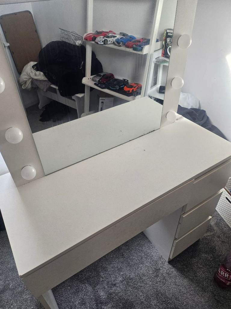 Dressing table